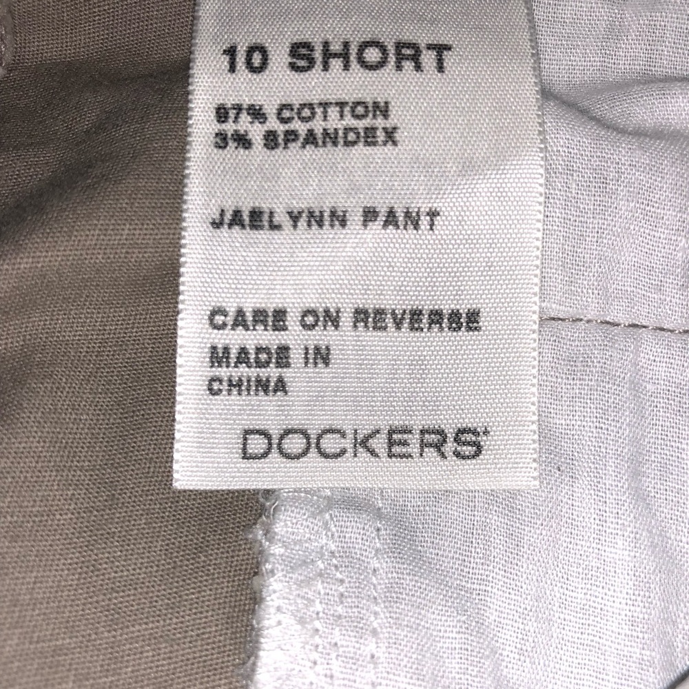 10 petite/short nwt Docker pants 2 pairs and 2 pairs od docker s 10 shorts euc - Picture 3 of 12
